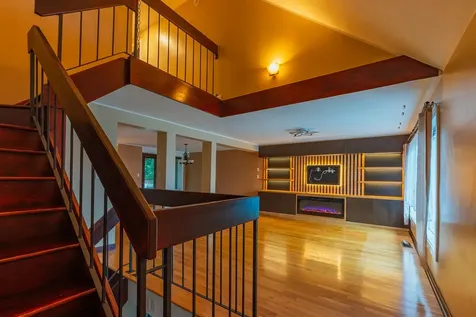 5 Tsienneto Road Derry NH 03038
