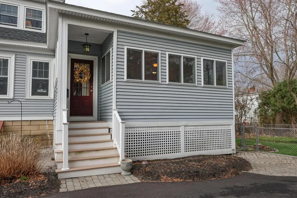 749 Maple Street Manchester NH 03104