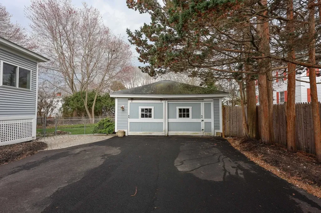 749 Maple Street Manchester NH 03104