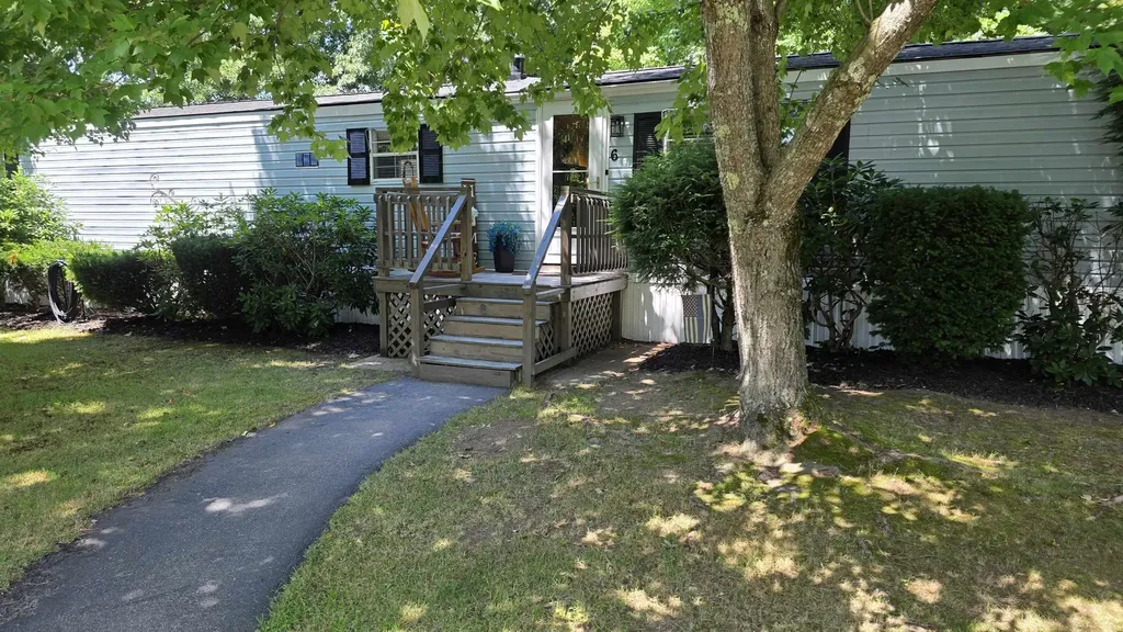 6 Saturn Lane Nashua NH 03062