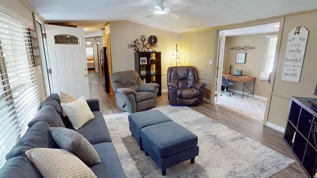 6 Saturn Lane Nashua NH 03062