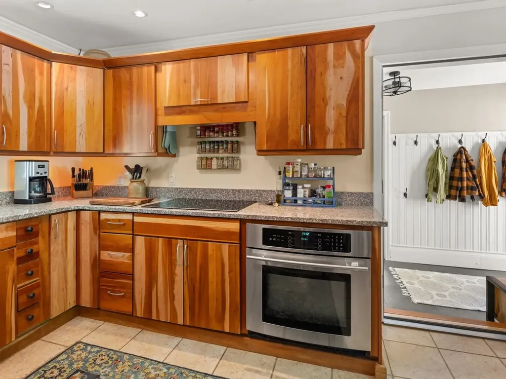 14 Red Cedar Lane Shelburne VT 05482