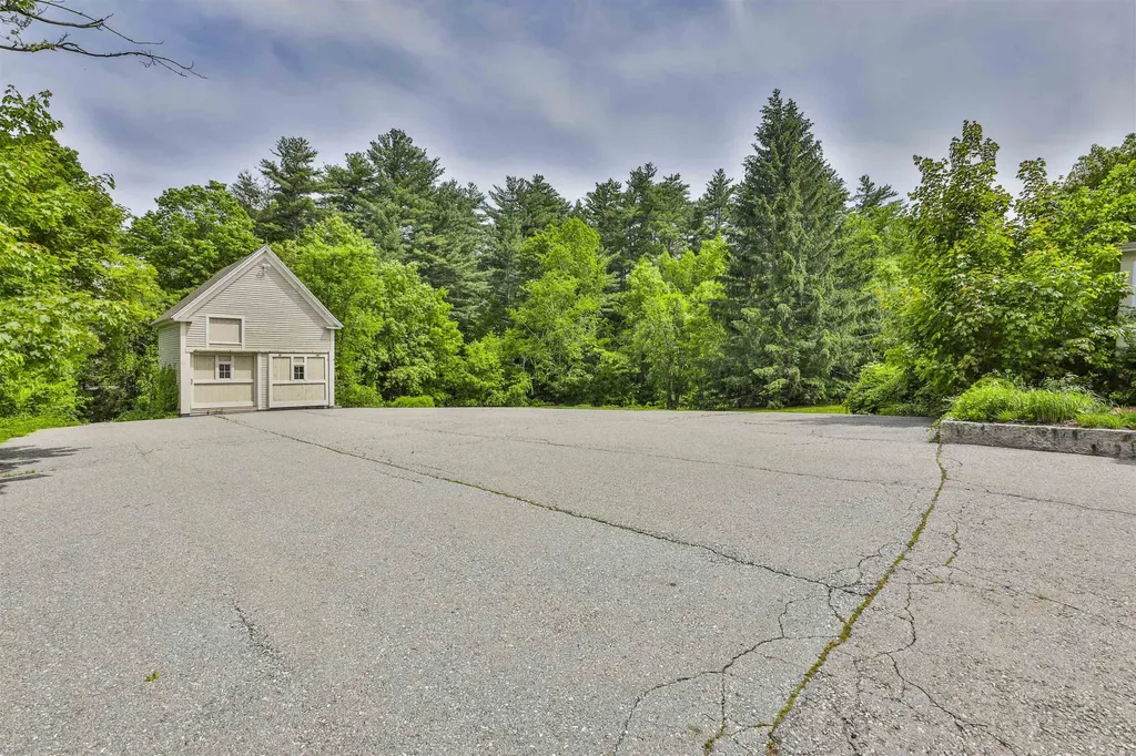 108 Ponemah Road Amherst NH 03031