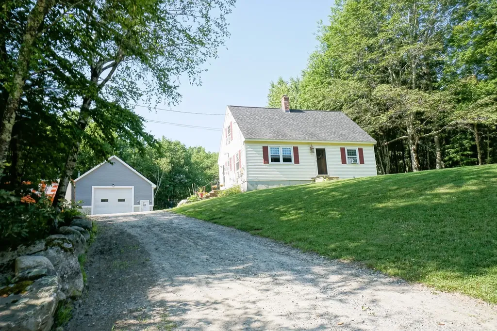 90 Green Road Raymond NH 03077