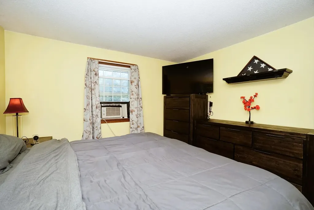 90 Green Road Raymond NH 03077