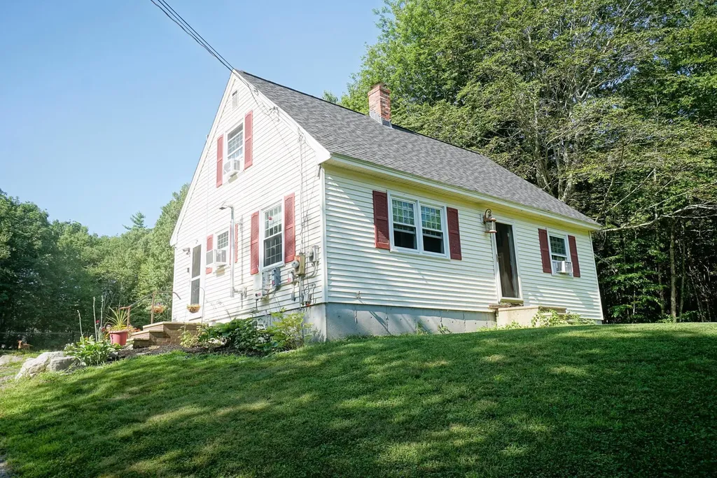 90 Green Road Raymond NH 03077