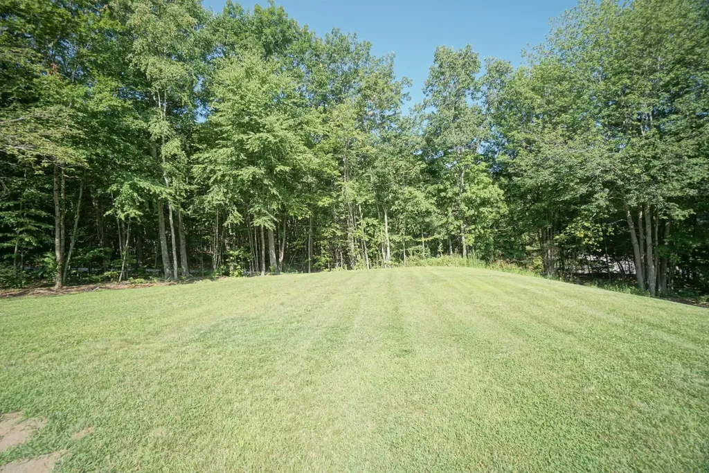 90 Green Road Raymond NH 03077