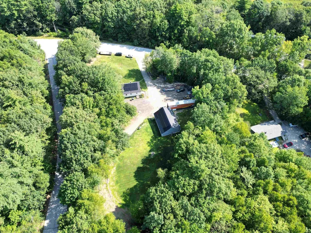 90 Green Road Raymond NH 03077