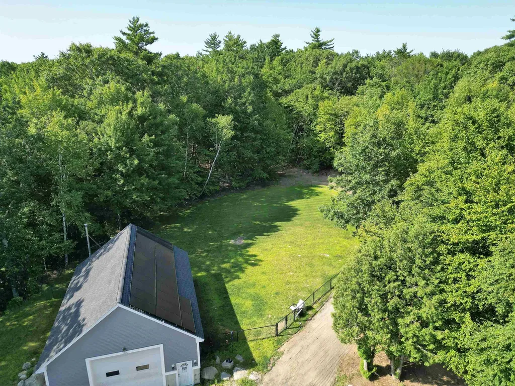 90 Green Road Raymond NH 03077