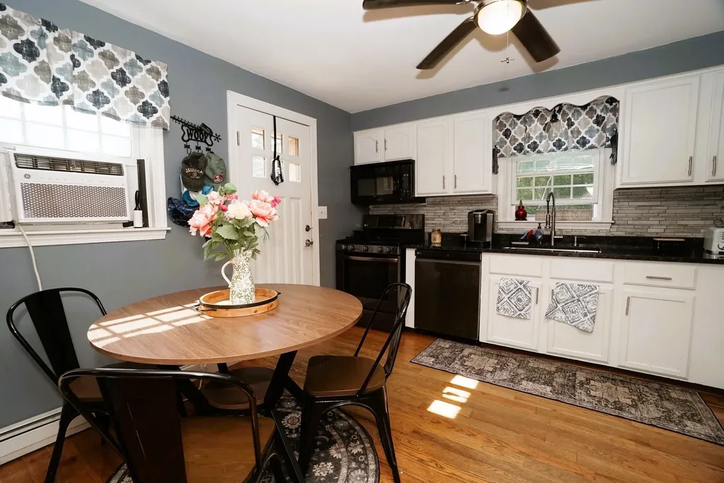 90 Green Road Raymond NH 03077