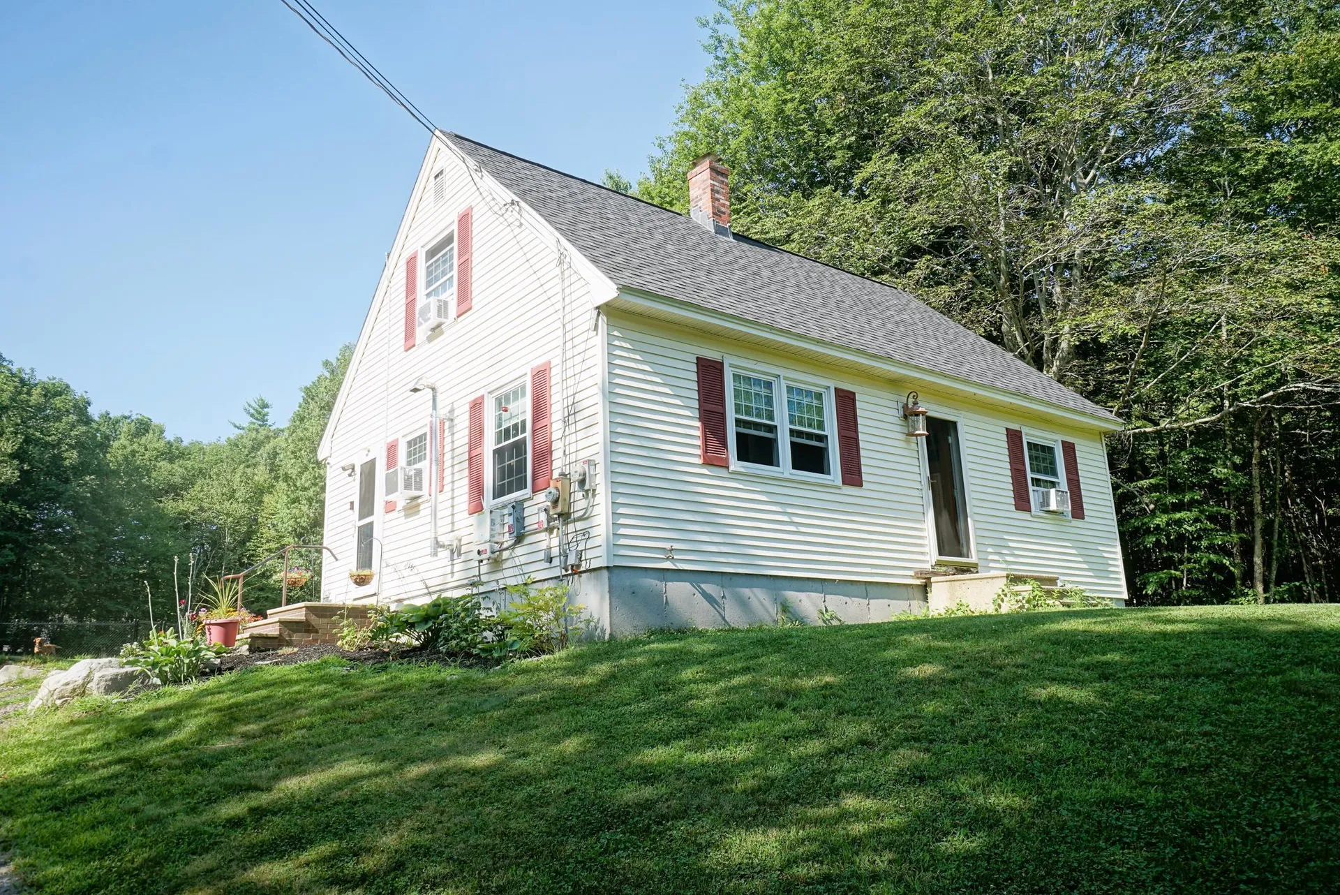 90 Green Road Raymond NH 03077