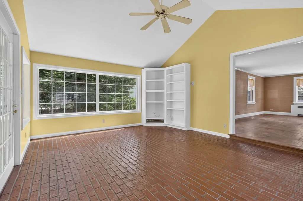 831 Maple Street Manchester NH 03104