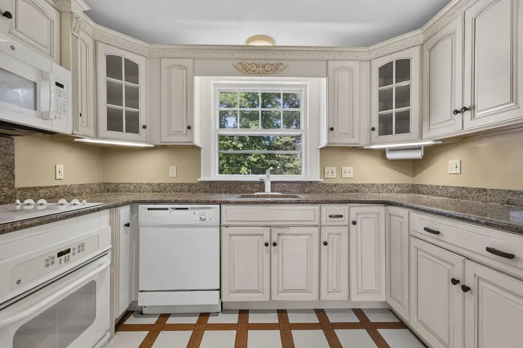 831 Maple Street Manchester NH 03104