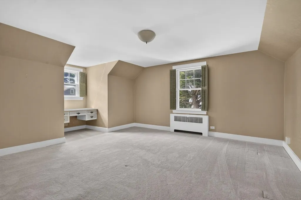 831 Maple Street Manchester NH 03104