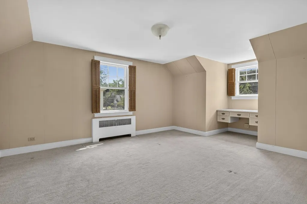 831 Maple Street Manchester NH 03104