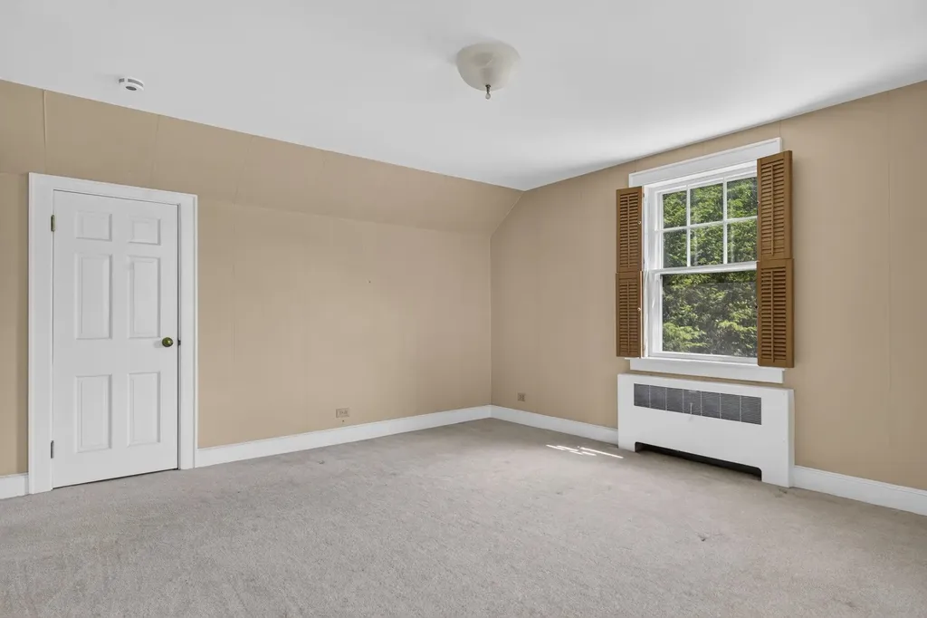 831 Maple Street Manchester NH 03104