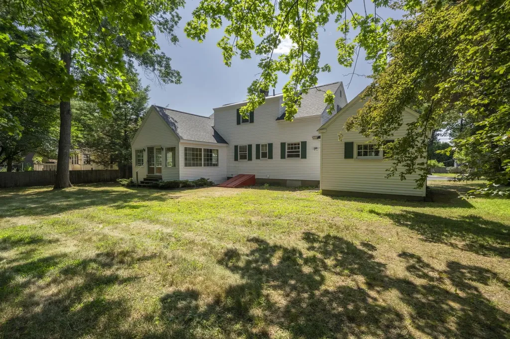 831 Maple Street Manchester NH 03104