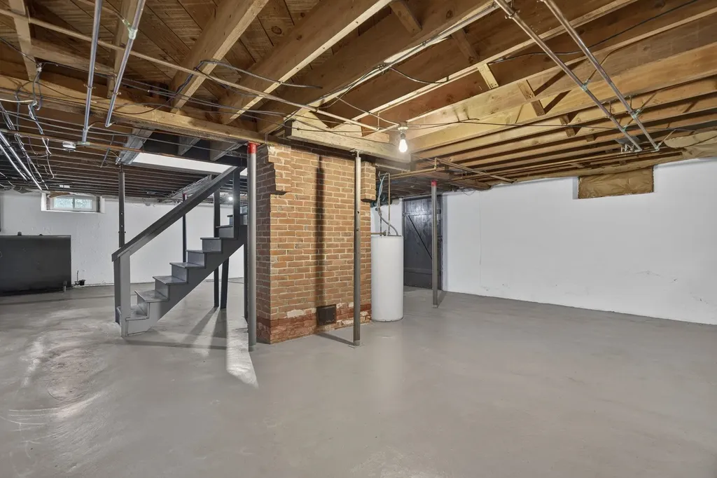 831 Maple Street Manchester NH 03104