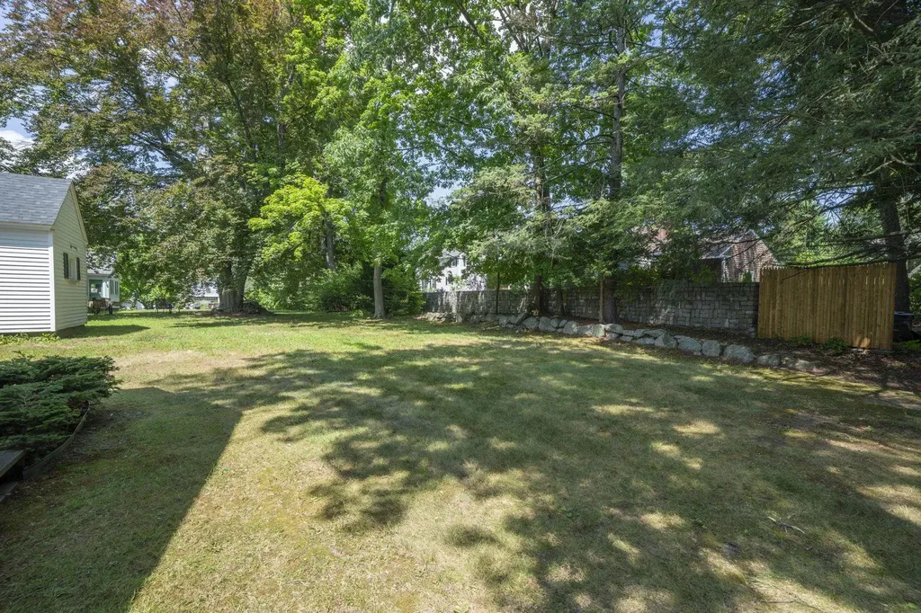 831 Maple Street Manchester NH 03104