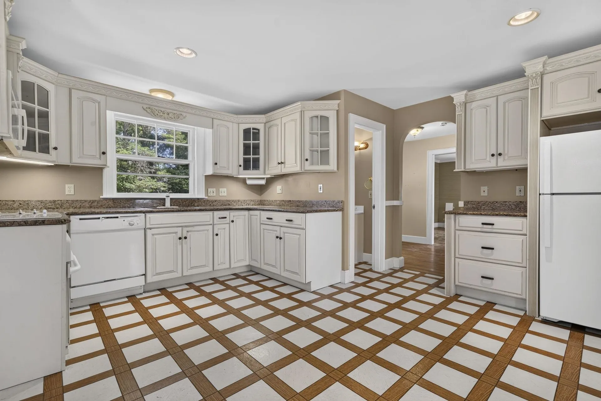 831 Maple Street Manchester NH 03104
