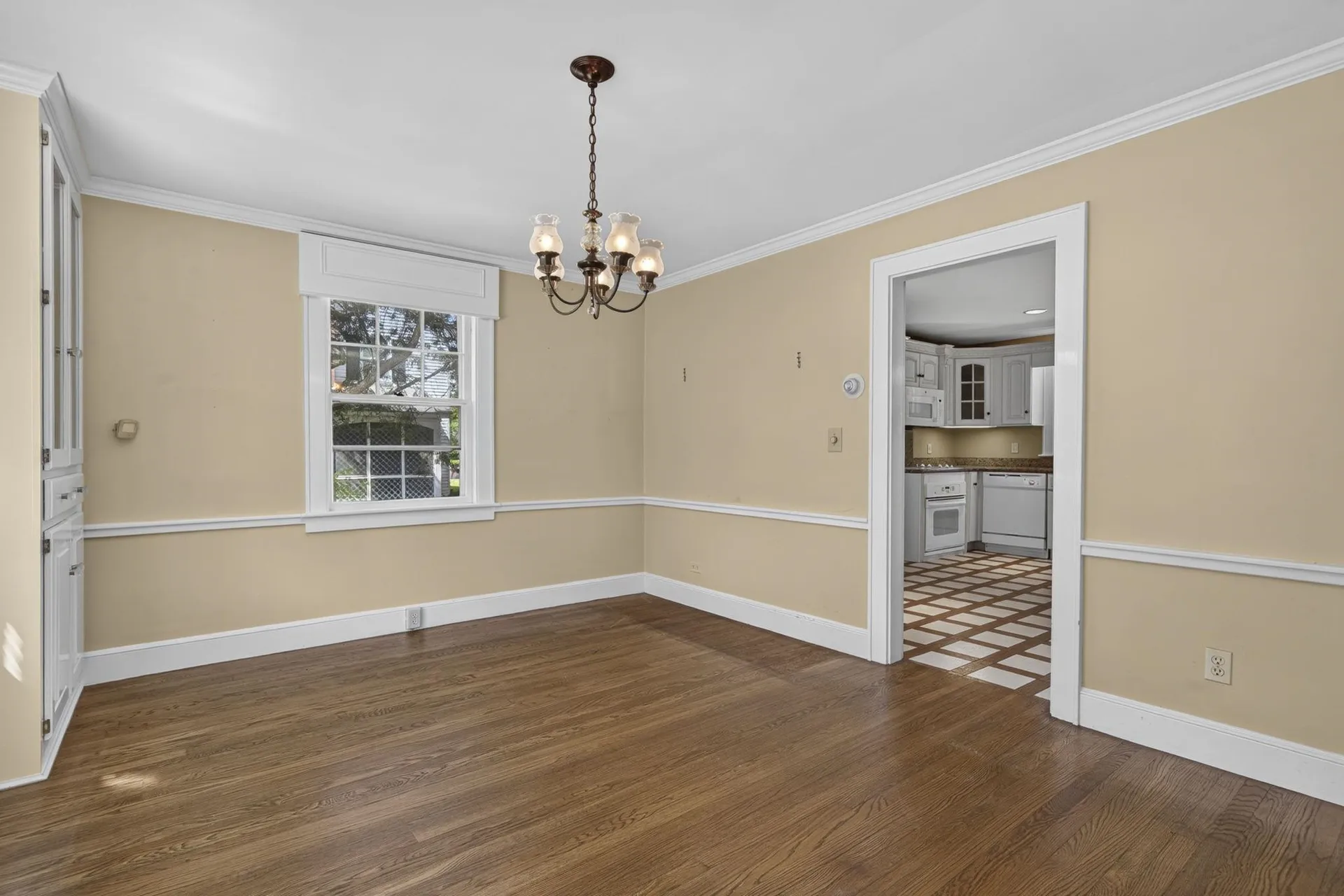 831 Maple Street Manchester NH 03104