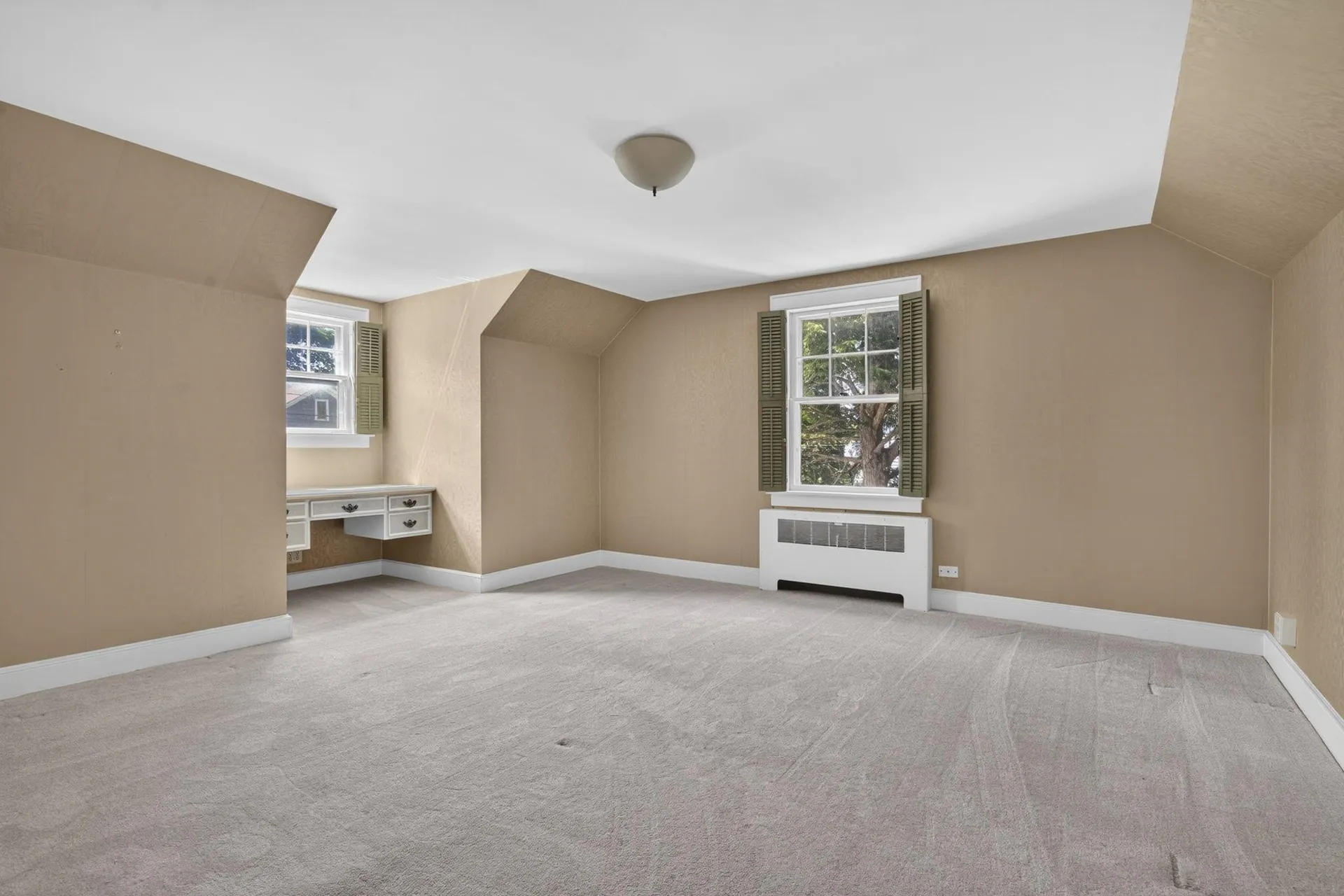 831 Maple Street Manchester NH 03104