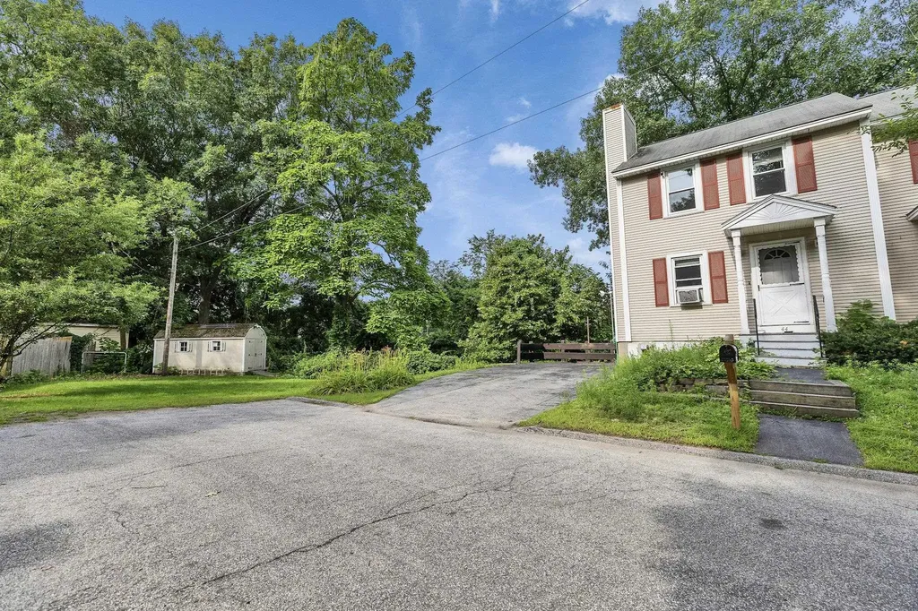44 Emerald Street Manchester NH 03103