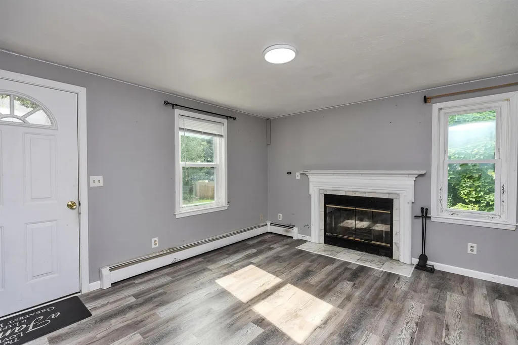 44 Emerald Street Manchester NH 03103
