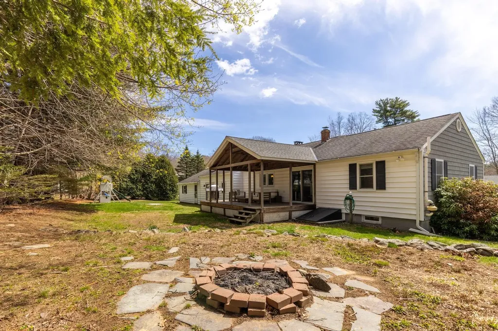 8 Warner Lane Hampton NH 03842