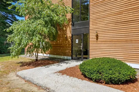 19 Blackstone Drive Nashua NH 03063
