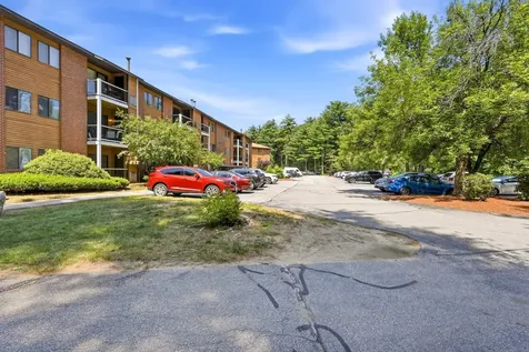 19 Blackstone Drive Nashua NH 03063