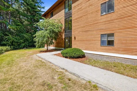 19 Blackstone Drive Nashua NH 03063