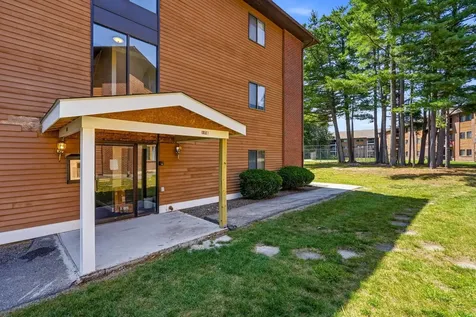 19 Blackstone Drive Nashua NH 03063