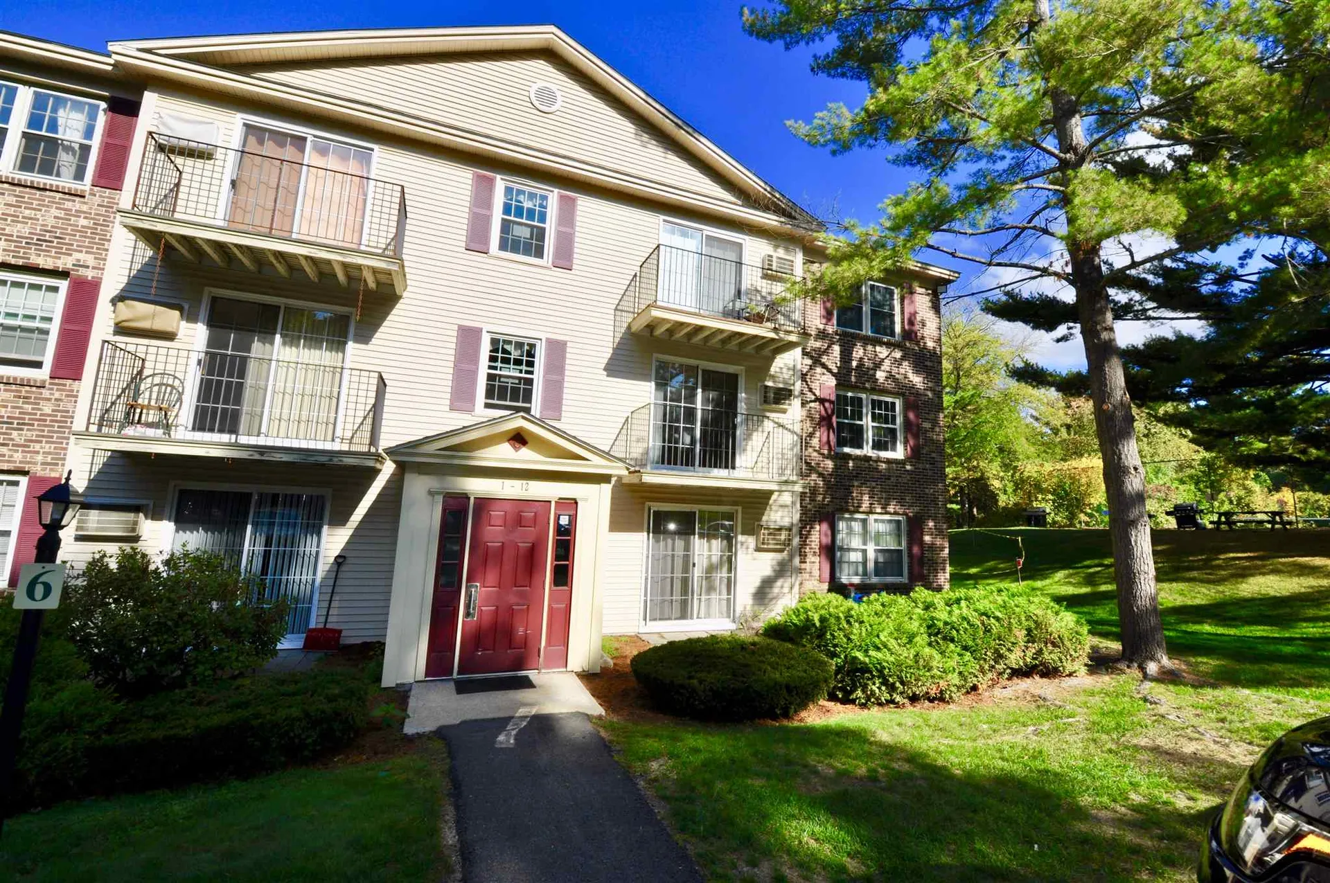 6 Autumn Leaf Drive Nashua NH 03060