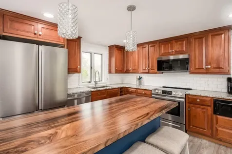 11 Post Road North Hampton NH 03862