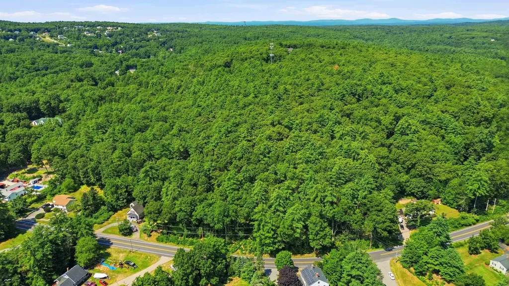 00 Mammoth Road Pelham NH 03076