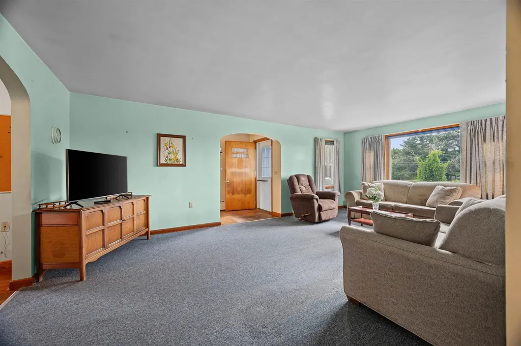 12 Norris Road Pittsfield NH 03263