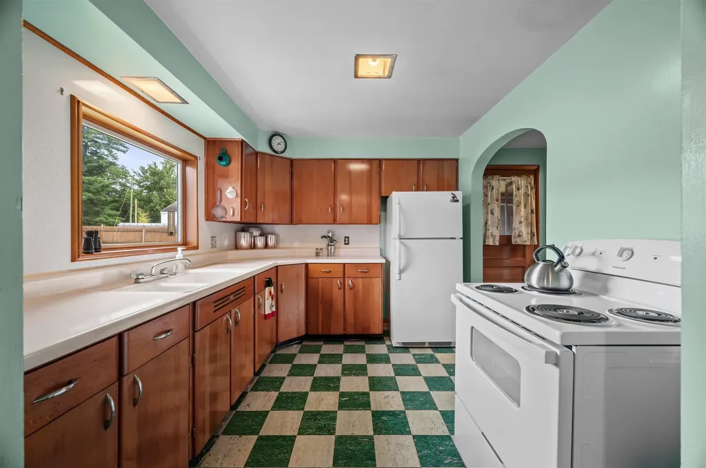 12 Norris Road Pittsfield NH 03263
