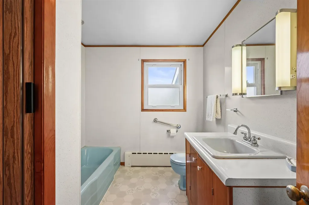 12 Norris Road Pittsfield NH 03263