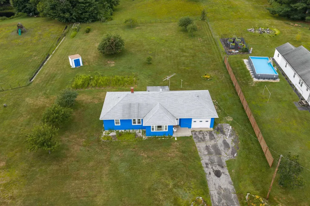 12 Norris Road Pittsfield NH 03263
