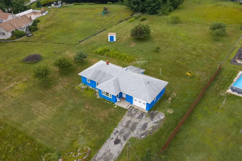 12 Norris Road Pittsfield NH 03263