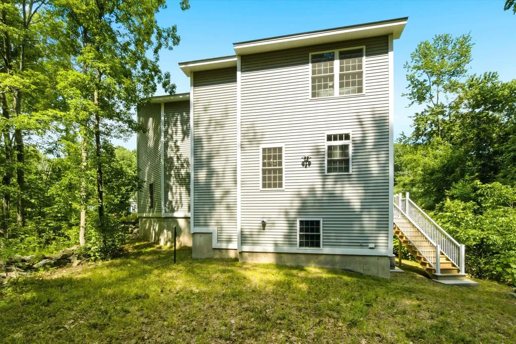 57 Hardy Road Londonderry NH 03053