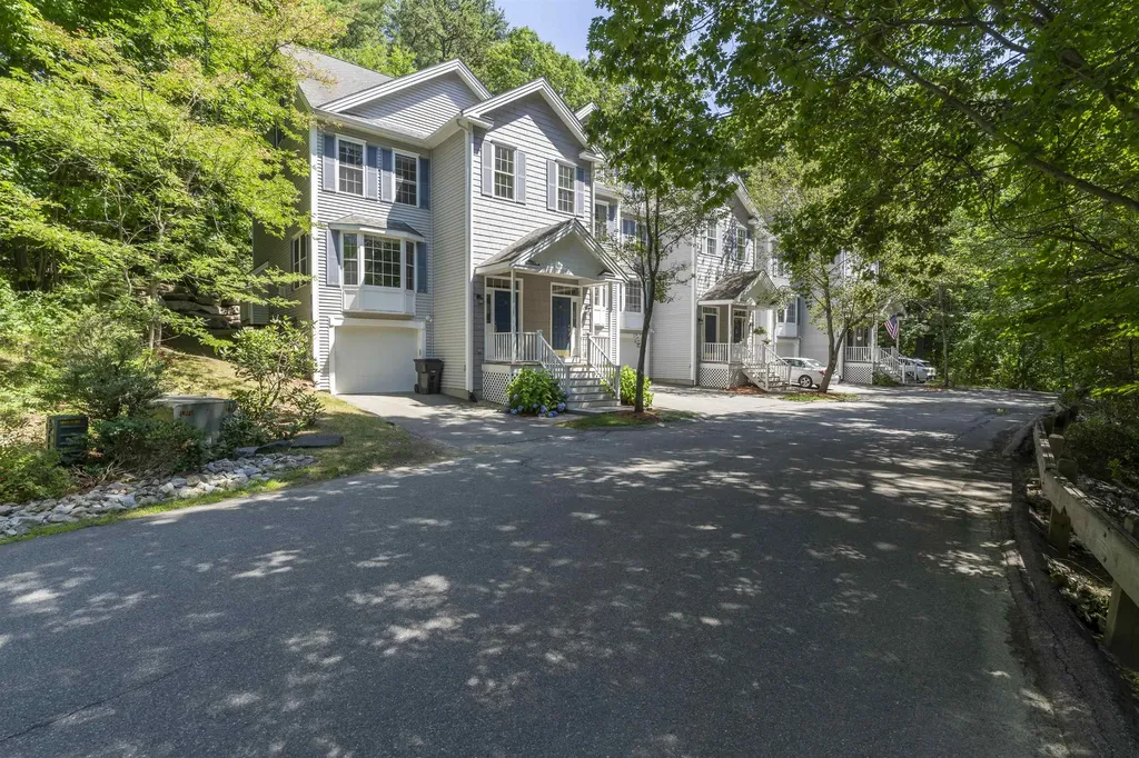 38 Georgetowne Drive Nashua NH 03062