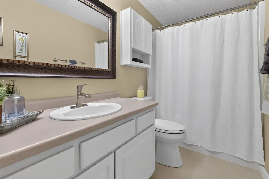 38 Georgetowne Drive Nashua NH 03062