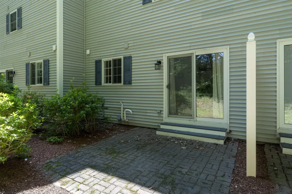 38 Georgetowne Drive Nashua NH 03062