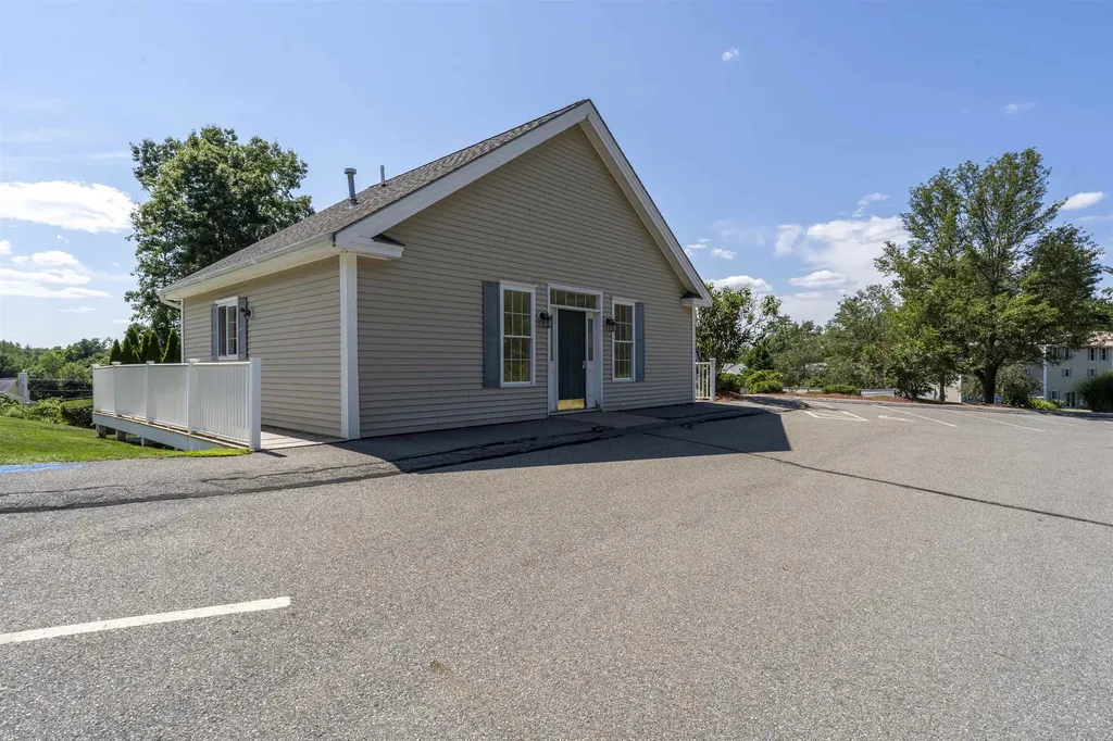 38 Georgetowne Drive Nashua NH 03062