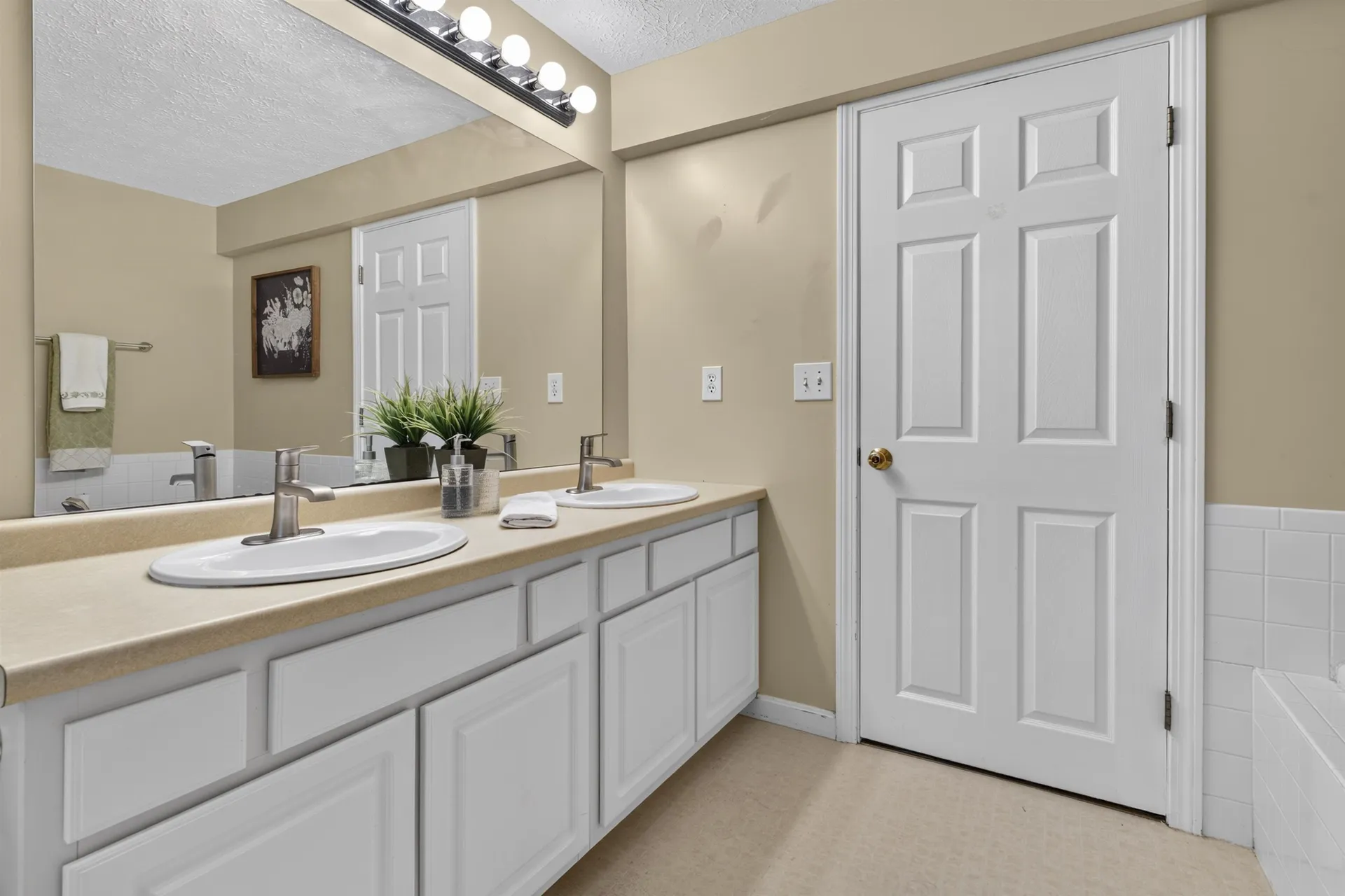 38 Georgetowne Drive Nashua NH 03062