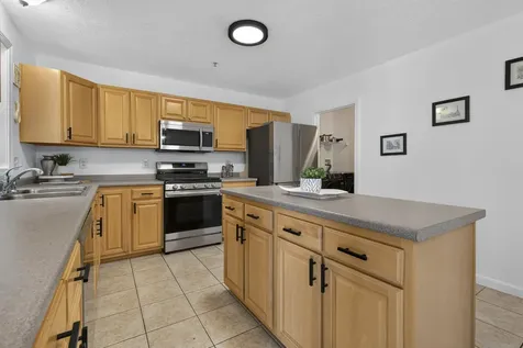38 Georgetowne Drive Nashua NH 03062