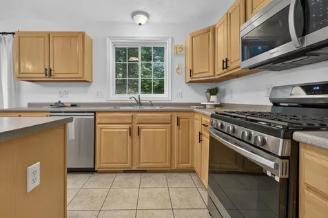 38 Georgetowne Drive Nashua NH 03062