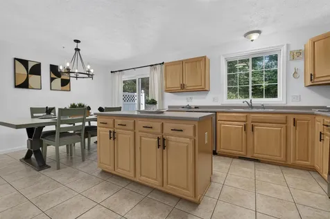 38 Georgetowne Drive Nashua NH 03062